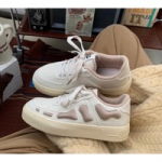 11. Sneakers korean style simple