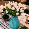 Tulip artificial flowers.