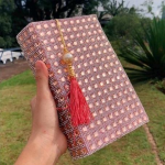 Bíblia com pedras