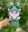 Crochet Cow in a frog costume. English pattern in PDF.