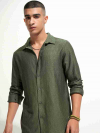 32. highlander Men Relaxed fit self design cut away collar casual shirt